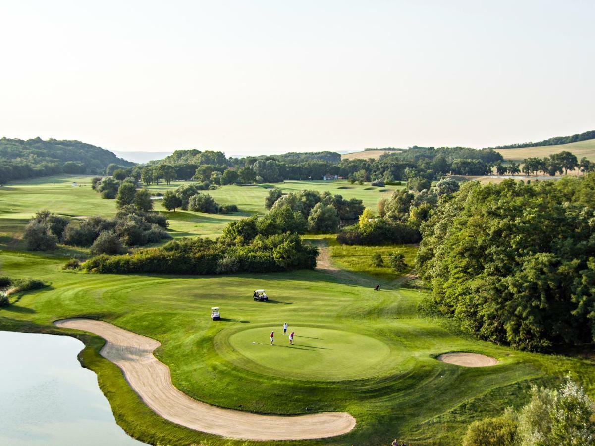 Alcsutdoboz Pannonia Golf & Country Club B&B 외부 사진
