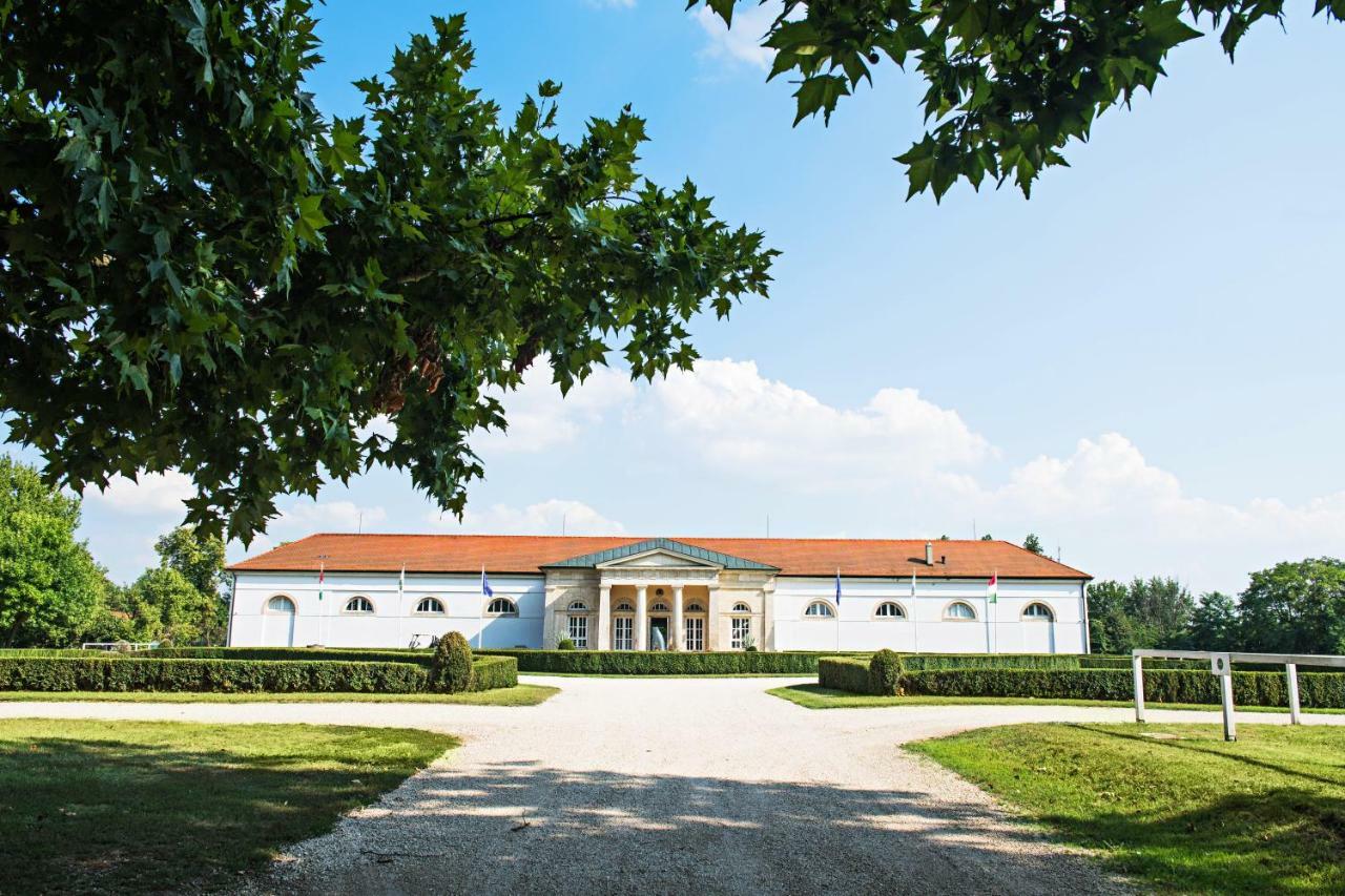 Alcsutdoboz Pannonia Golf & Country Club B&B 외부 사진
