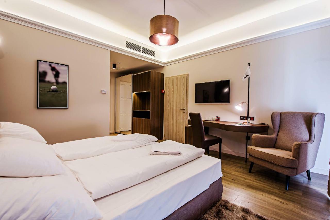 Alcsutdoboz Pannonia Golf & Country Club B&B 외부 사진