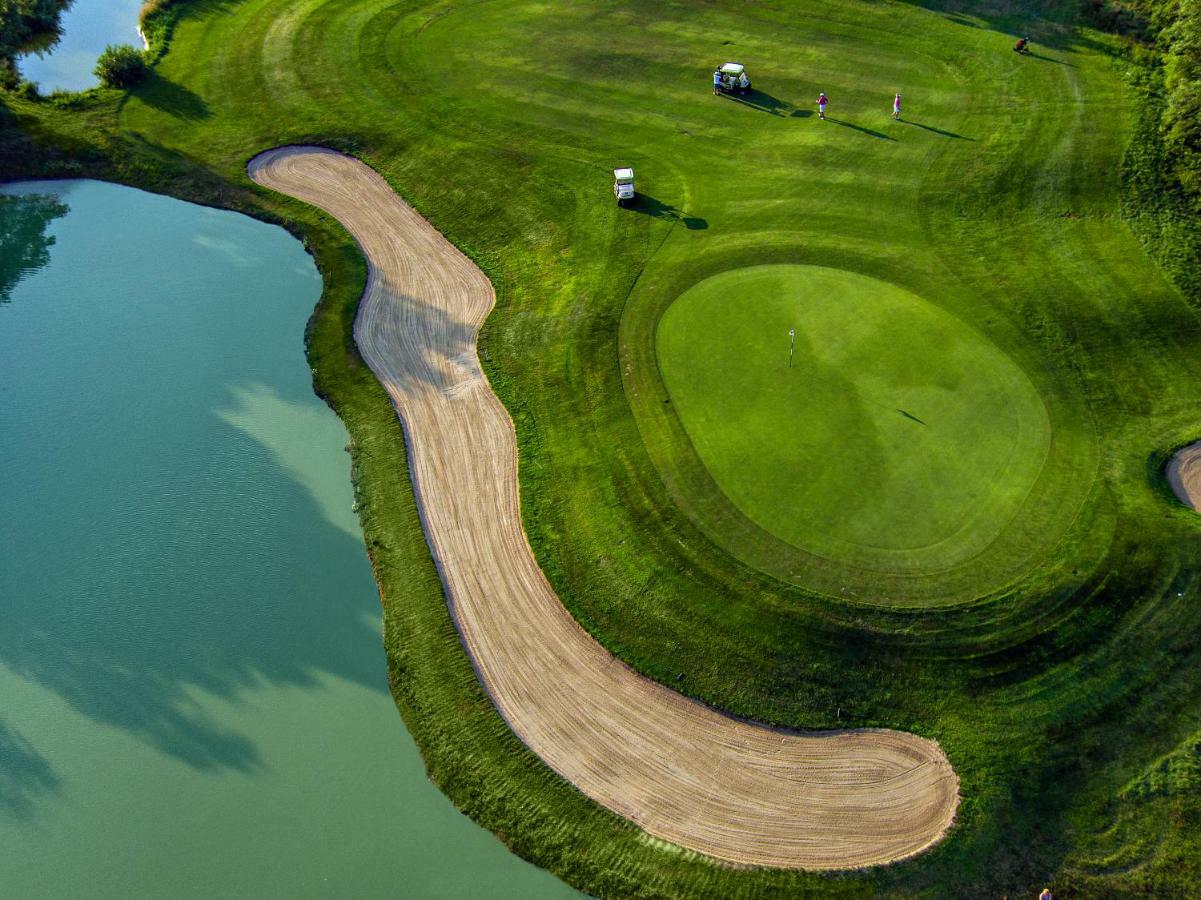 Alcsutdoboz Pannonia Golf & Country Club B&B 외부 사진